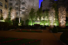 Venkovní osvětlení 12V u hotelové zahrady v Praze